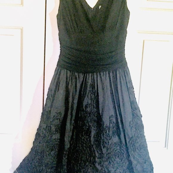 Classic BLACK DRESS unique w fancy applique, sleeveless - Picture 11 of 13